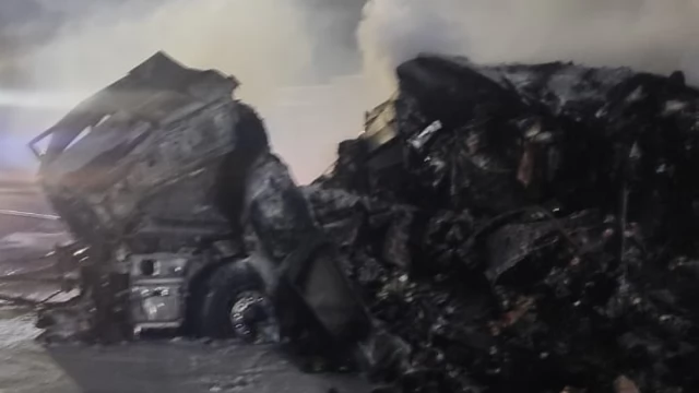 Tczew - Ciężarówki stanęły w ogniu. A1 zablokowana po nocnym wypadku