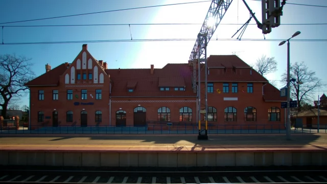 Tczew - Neogotycki dworzec w Pszczółkach otwarty dla podróżnych