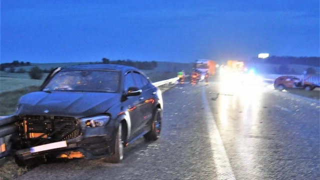Tczew - Policjanci ustalają okoliczności wypadku na A1