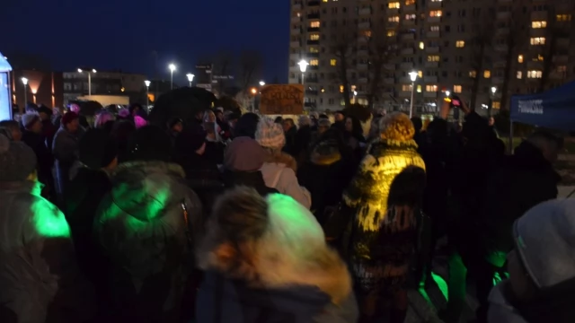 Tczew - Gorąco na Czarnym Proteście. Narodowcy usiłowali zakłócić kobiecą pikietę