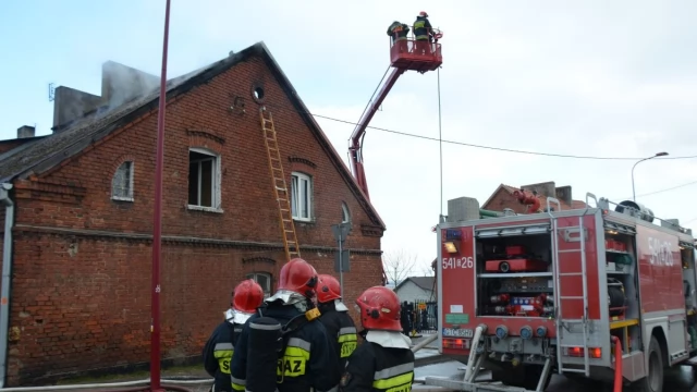 Tczew - Pożar na ulicy Czyżykowskiej. Trwa akcja gaśnicza, jedna osoba ranna