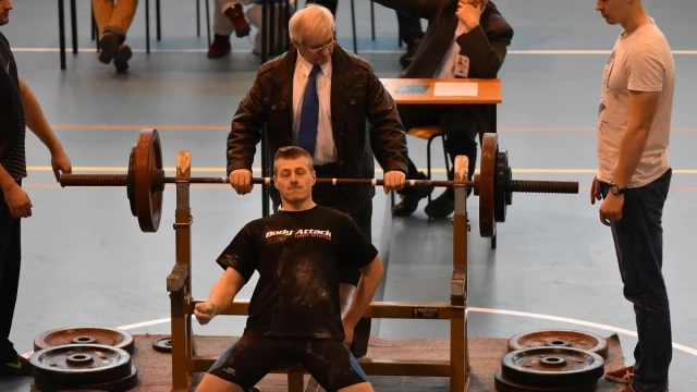 Tczew - 44 zawodników wyciskało sztangę