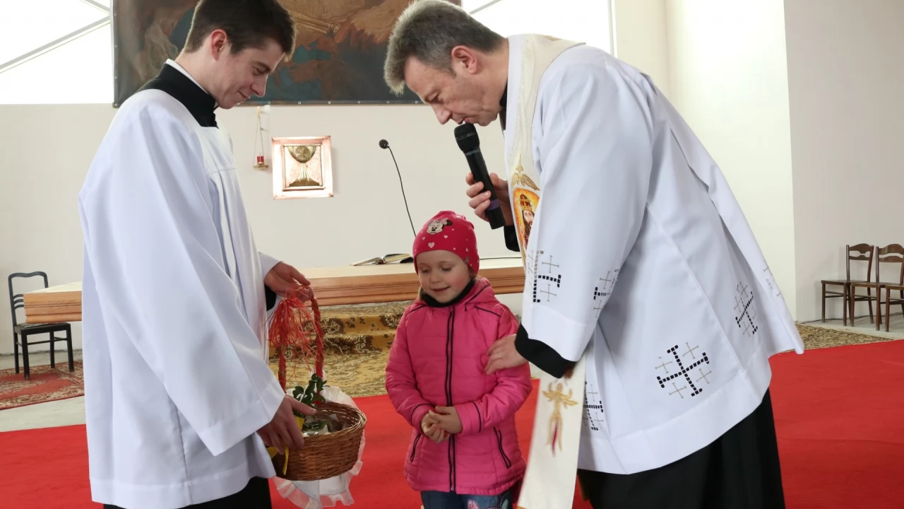Tczew - Tłumy wiernych ze święconką w tczewskich kościołach