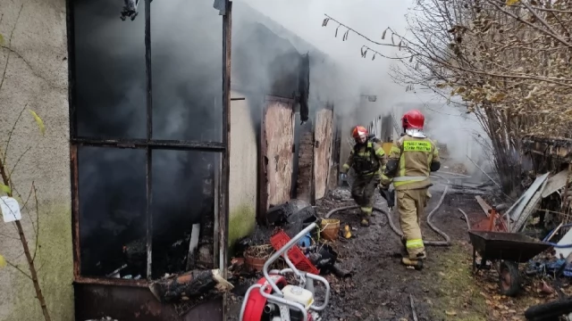 Tczew - Pożar w Czatkowach. Na miejscu 7 zastępów straży [WIDEO]