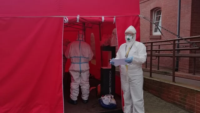 Tczew - Ponad 400 chorych na COVID-19 w Tczewie, w Pelplinie walczą z ogniskiem w DPS