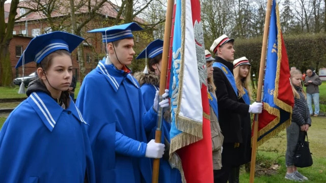 Tczew - Tczewianie pamiętają o ofiarach Katynia 