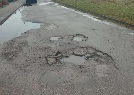 Tczew - Mieszkańcy ul. Partyzantów czekają na remont. "Stan krytyczny"