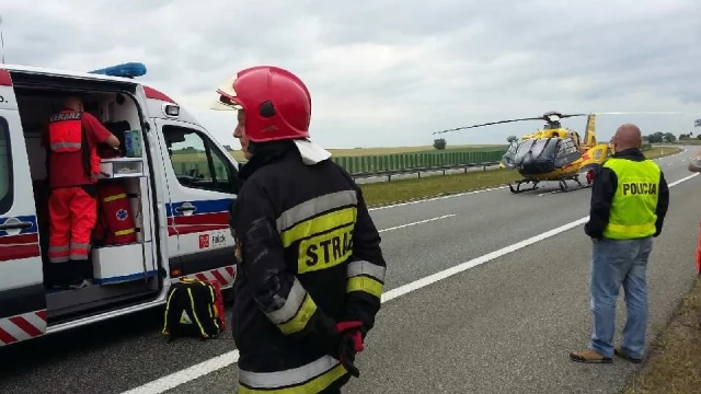 Tczew - Wypadek na A1. Po poważnie rannego kierowcę przyleciał śmigłowiec