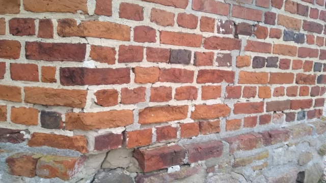 Tczew - Niebezpiecznie pękają mury świątyni. Kilka wieków temu Wisła zabrała tam 65 proc. osady