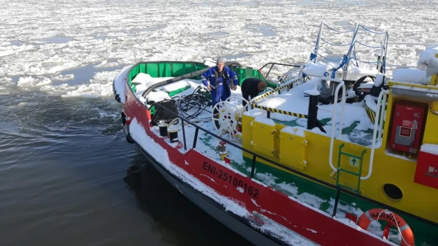 Tczew - Takiego widoku nie było dawno. Na Wiśle pojawiły się lodołamacze