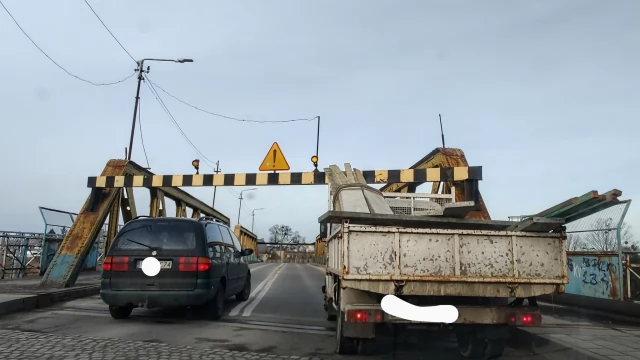 Tczew - "A może się zmieszczę". Gdyby kierowca jechał z większą prędkością...