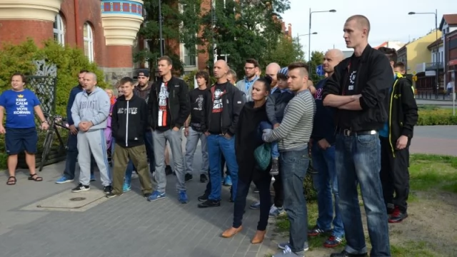 Tczew - Manifestacja przeciw przyjmowaniu uchodźców. Nie zabrakło radykalnych haseł