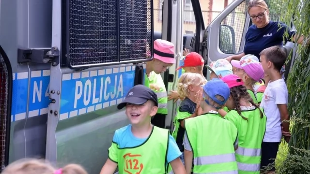 Tczew - Policjanci uczyli przedszkolaków bezpiecznych zachowań