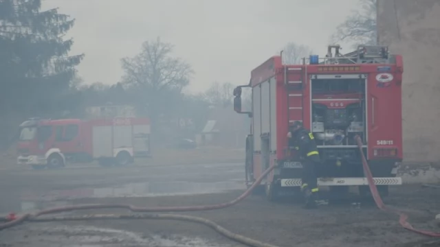 Tczew - Olbrzymi pożar w Swarożynie. Płonie stara gorzelnia