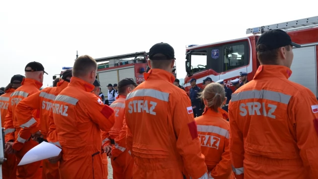 Tczew - Zderzenie pociągu z autobusem i katastrofa wojskowego śmigłowca - to strażackie ćwiczenia