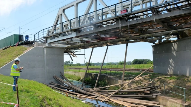 Tczew - Wypadek przy remoncie mostu! Zawaliło się rusztowanie - są ranni