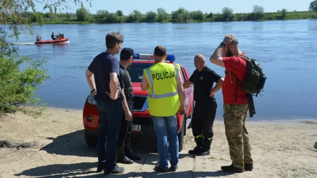 Tczew - Poszukiwania Arkadiusza Bochenka. Nurkowie przeczesywali dno Wisły
