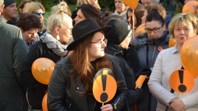 Tczew - Manifestacja pod delegaturą kuratorium. "Oświata stoi nad przepaścią"