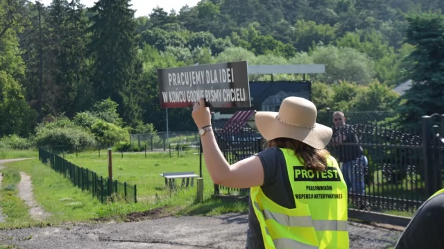 Tczew - Pracownicy inspekcji weterynaryjnej zablokowali dk 22. Walczą o godne płace