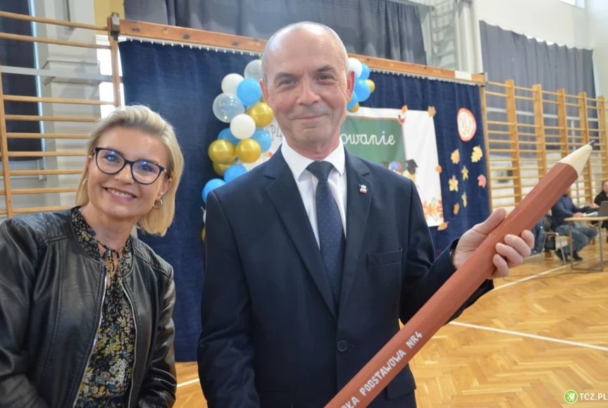 Tczew - Pasowanie na ucznia w Szkole Podstawowej nr 4