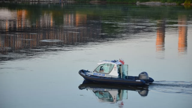 Tczew - Policja apeluje o rozsądek podczas wypoczynku nad wodą