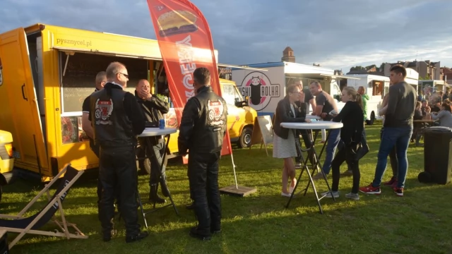 Tczew - Zlot foodtrucków - bulwar zmienił się w wielką restaurację