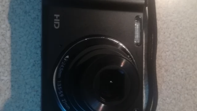 Tczew - Samsung ES90 kompaktowy aparat cyfrowy - stan BDB