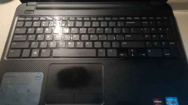 Tczew - Dell Inspiron 3520 - Intel l3 - 8GB - 256SSD - Win10