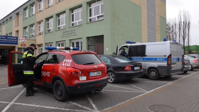 Tczew - 500 uczniów ewakuowanych z "Ekonomika". Ktoś rozpylił nieznaną substancję. Akcja również w SP1 [AKTUALIZACJA]