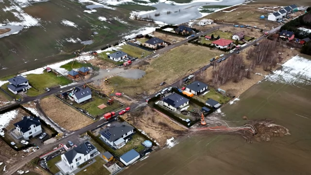 Tczew - Dramatyczna akcja w Stanisławiu po powstaniu wielkiego zapadliska. "Działania ratownicze nadal trwają"