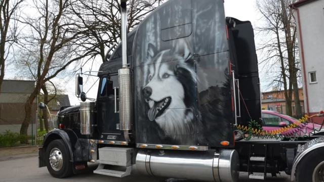 Tczew - Amerykański truck - a w nim edukacja. Wszystko przy SP 7