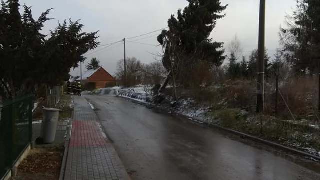 Tczew - 11 strażackich interwencji i 7 kolizji po załamaniu pogody