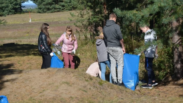 Tczew - Wysprzątali las miejski. Kilkadziesiąt worków w kilka godzin