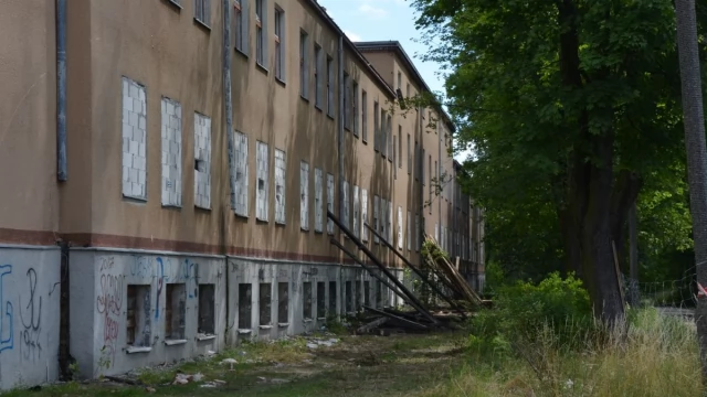 Tczew - Trwa rozbiórka dawnego koszarowca