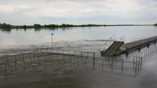 Tczew - Pogotowie przeciwpowodziowe dla Tczewa, przerwane prace na Moście Tczewskim