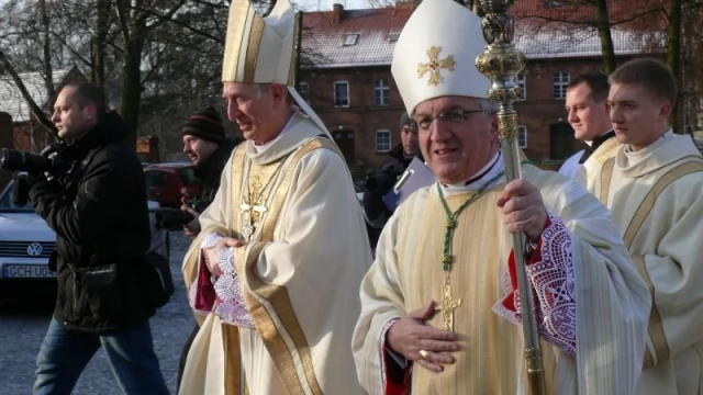 Tczew - 33 biskupów i arcybiskupów, tłumy wiernych - wideorelacja z ingresu w Pelplinie