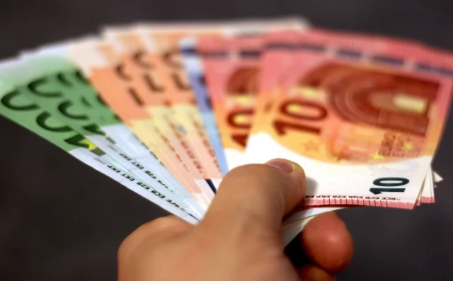 Tczew - Jak korzystać z wiedzy finansowej online przy planowaniu domowego budżetu?