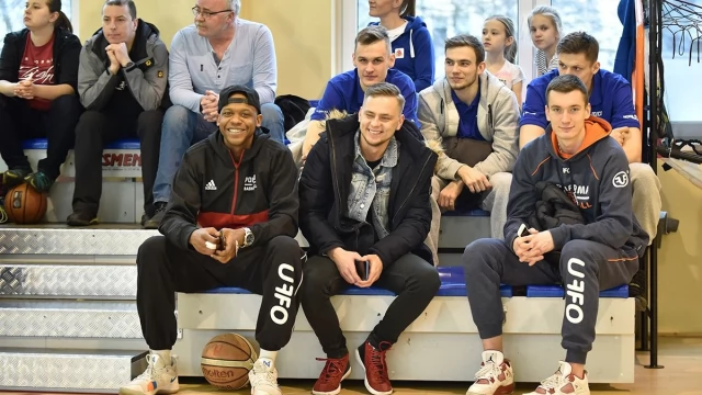 Tczew - Mecz Gwiazd zakończył jubileuszową X edycję Tczewskiej Amatorskiej Ligi Koszykówki