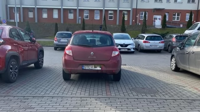 Tczew - Kiedy nauczą się parkować? Nie ma jak z dzieckiem do lekarza pójść...