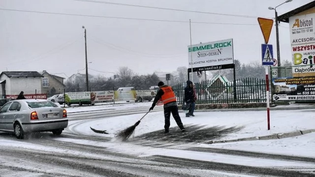 Tczew - Drogi czarne, śnieg jedynie na osiedlowych trasach