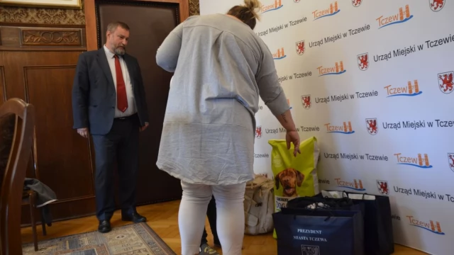 Tczew - Marcel znalazł pieniądze i zaniósł na policję. Zamiast nagrody dla siebie, chciał wesprzeć schronisko
