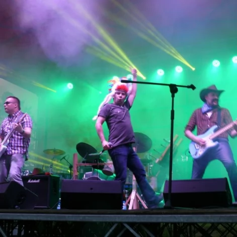 Tczew - Czarno-Czarni, Recycling Band i Czarne Kwiaty na bulwarze