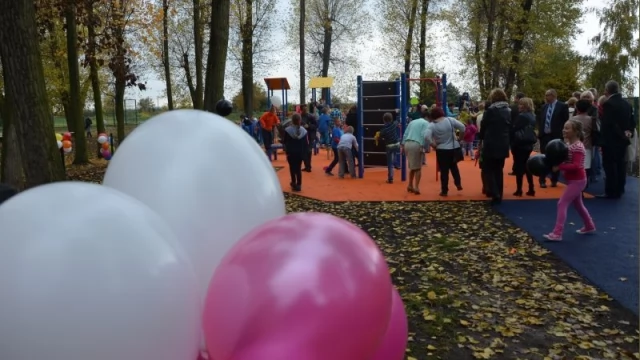 Tczew - Najmłodsi z "ósemki" mają już "radosny" plac zabaw