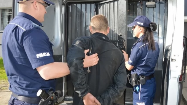 Tczew - Pościg jak z filmu zakończył się w polu. 33-latek w rękach policji