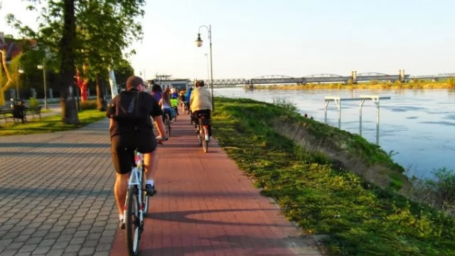 Tczew - Tczewska Masa Krytyczna - rowerzyści przekonywali do dwóch kółek