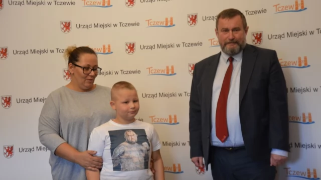 Tczew - Marcel znalazł pieniądze i zaniósł na policję. Zamiast nagrody dla siebie, chciał wesprzeć schronisko