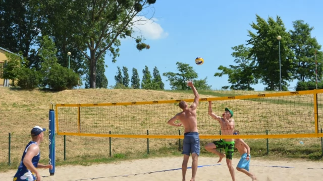 Tczew - 17 zespołów na inauguracji sezonu siatkówki plażowej
