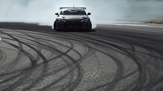 Tczew - Od jutra nowe przepisy dotyczące organizowania spotkań motoryzacyjnych oraz sankcjonujące nielegalne wyścigi i driftowanie