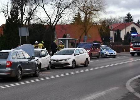 Tczew - Pijany kierowca bez uprawnień próbował pieszo uciec z miejsca wypadku