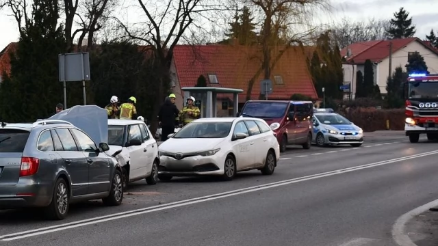 Tczew - Pijany kierowca bez uprawnień próbował pieszo uciec z miejsca wypadku